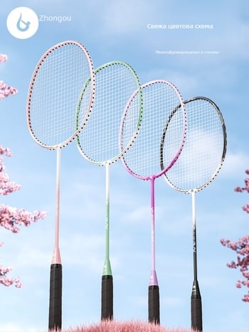 Бадминтон ракета с алуминиево-карбонова рамка, тегло 85–89 g, ръкохватка G3, право рамо, струни от фибърни нишки