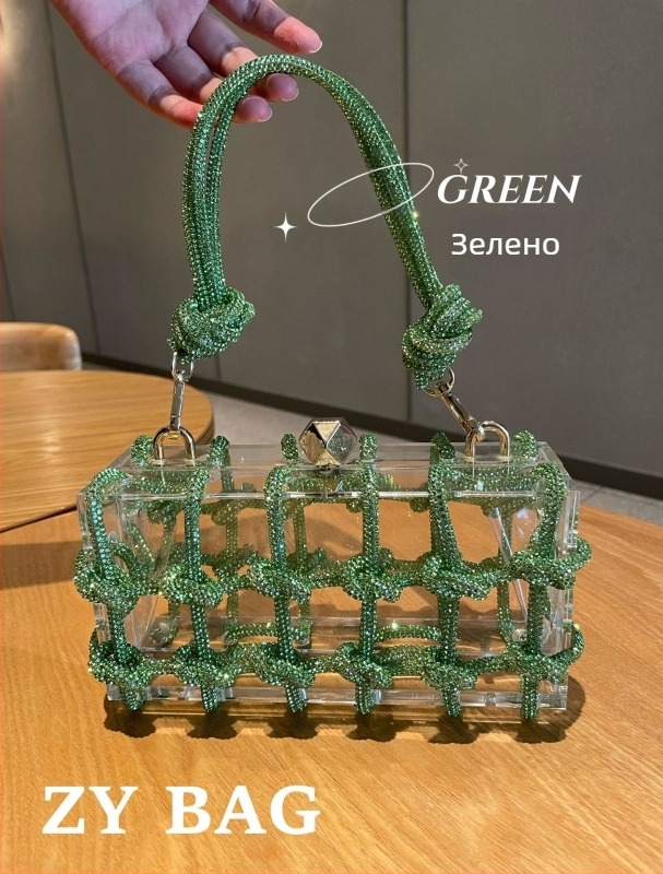 Акрилна кутия вечерна чанта с кристали, прозрачна, със заключване, вътрешни джобове за телефон и лична карта, без подплата, с една презрамка (Материал: акрил; Форма: кутия; Затваряне: заключване; Вътрешни джобове: телефон, лична карта; Подплата: без)}