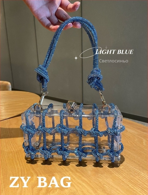 Акрилна кутия вечерна чанта с кристали, прозрачна, със заключване, вътрешни джобове за телефон и лична карта, без подплата, с една презрамка (Материал: акрил; Форма: кутия; Затваряне: заключване; Вътрешни джобове: телефон, лична карта; Подплата: без)}