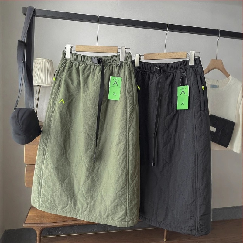 Памучно-блендова quilted пола до средна дължина за жени, есен 2024, 50–70% полиестер.