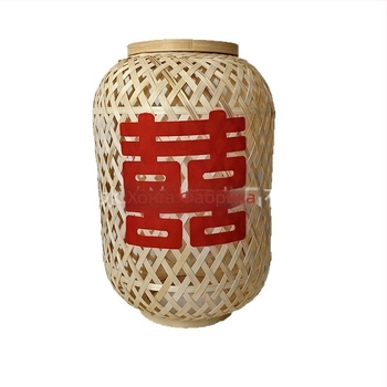 Фенер от бамбук с ажуриран ратанов дизайн, модерен минималистичен стил, за декорация в хотели и ресторанти