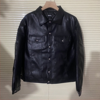 Кожено яке - PU кожа, яка тип Lapel, едноредово закопчаване, свободна кройка, странични джобове, кръстосана бродерия