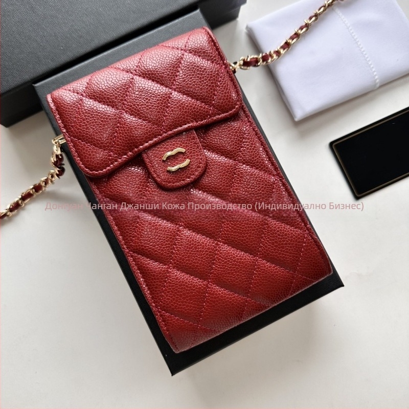 Чанта за мобилен телефон от първокласна кожа, вертикална квадратна форма, презрамка с верига — характеристики: материя: естествена кожа; затваряне: покрито; вътрешност: слот за снимки; презрамка: верига