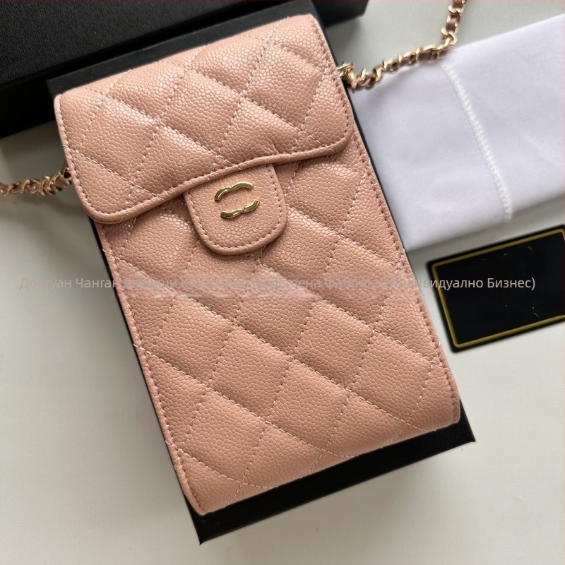 Чанта за мобилен телефон от първокласна кожа, вертикална квадратна форма, презрамка с верига — характеристики: материя: естествена кожа; затваряне: покрито; вътрешност: слот за снимки; презрамка: верига