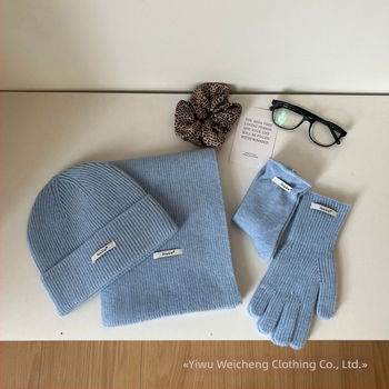 Комплект от четири изделия: вълнена шапка, шал, ръкавици и чорапи за жени (Материал: вълна; Техника: жакард; Шаблон: едноцветен; Сезон: зима)