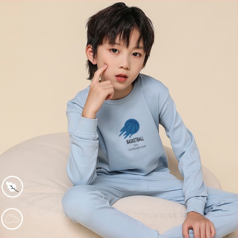 Детски термо комплект от 100% памук за момчета — горнище и долнище, за пролетно‑есенен и зимен сезон, запазва топлината.