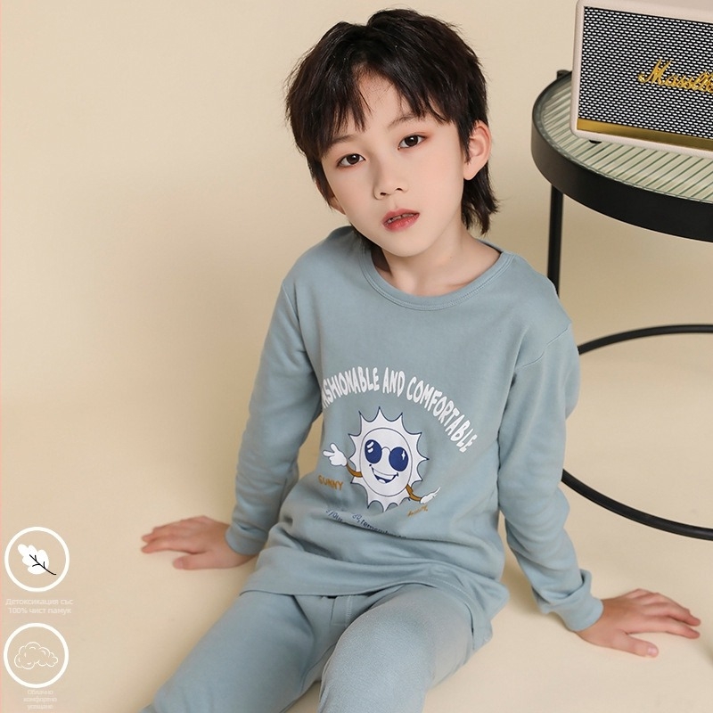 Детски термо комплект от 100% памук за момчета — горнище и долнище, за пролетно‑есенен и зимен сезон, запазва топлината.