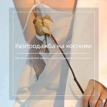 Дамски костюм със свободна кройка, костюмска яка, ръкав 3/4, едно копче, полиестер