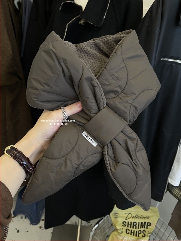 Дамски шал от warp-knit полиестер с имитационна яка за зимата, 2023 г.