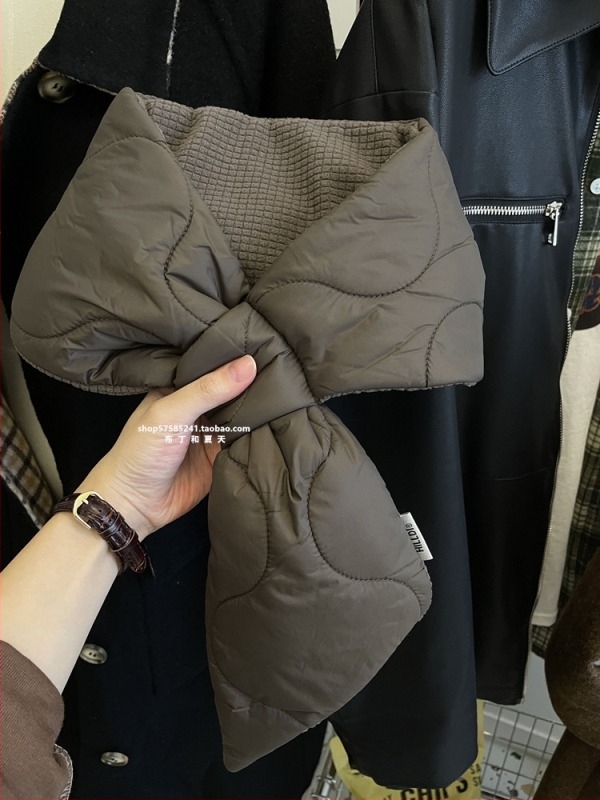 Дамски шал от warp-knit полиестер с имитационна яка за зимата, 2023 г.