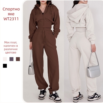 Дамско спортно яке за зима, качулка, сваляща се стояща яка, дълги ръкави, смесен памук-полиестер