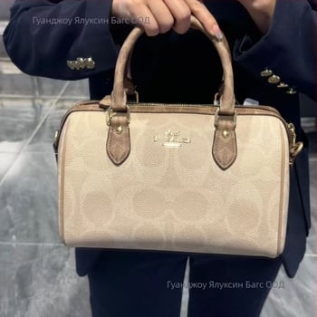 Чанта през рамо във възглавничкова форма, естествена телешка кожа, цип, джоб за телефон и документи, една презрамка