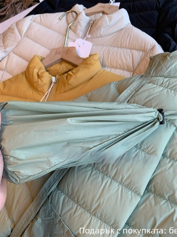 Пухено яке с патешки пух 85-90% съдържание, тънък нейлонов плат, стойкова яка, цип за закопчаване