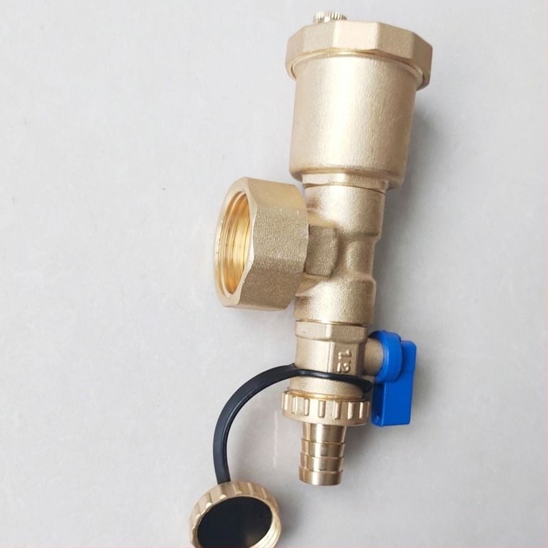 Подово отопление разпределител, медно тяло, резбово свързване, автоматичен обезвъздушаващ клапан, електроплатено покритие, работна температура 1-100°C