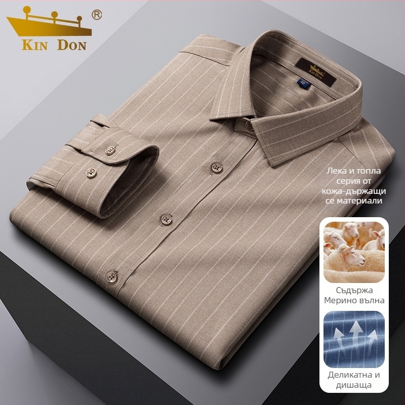 Риза от вълнена материя, с райета, с остра самея, дълги ръкави, свободен силует.