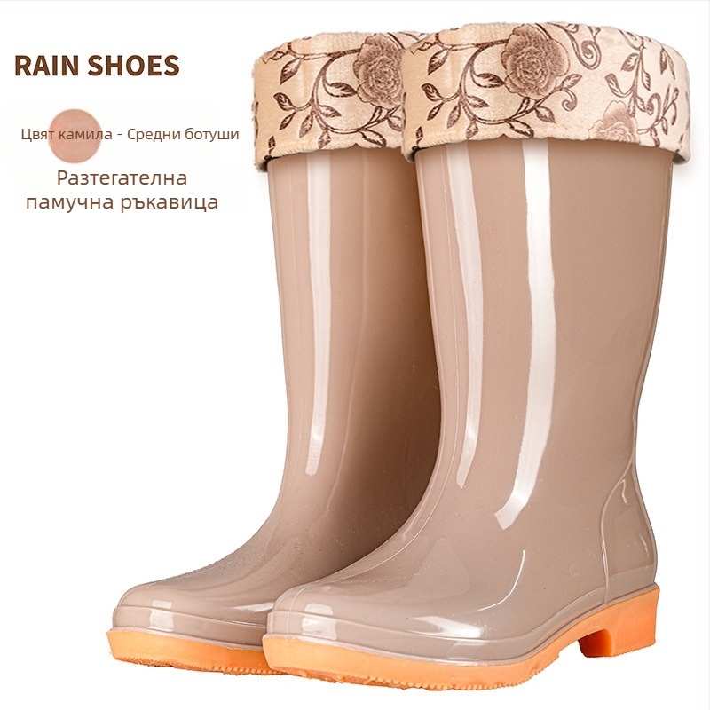 Дамски гумени ботуши за дъжд с PVC горна част, средна височина крачола, водоустойчиви, противохлъзгащи подметки и памучна подплата.