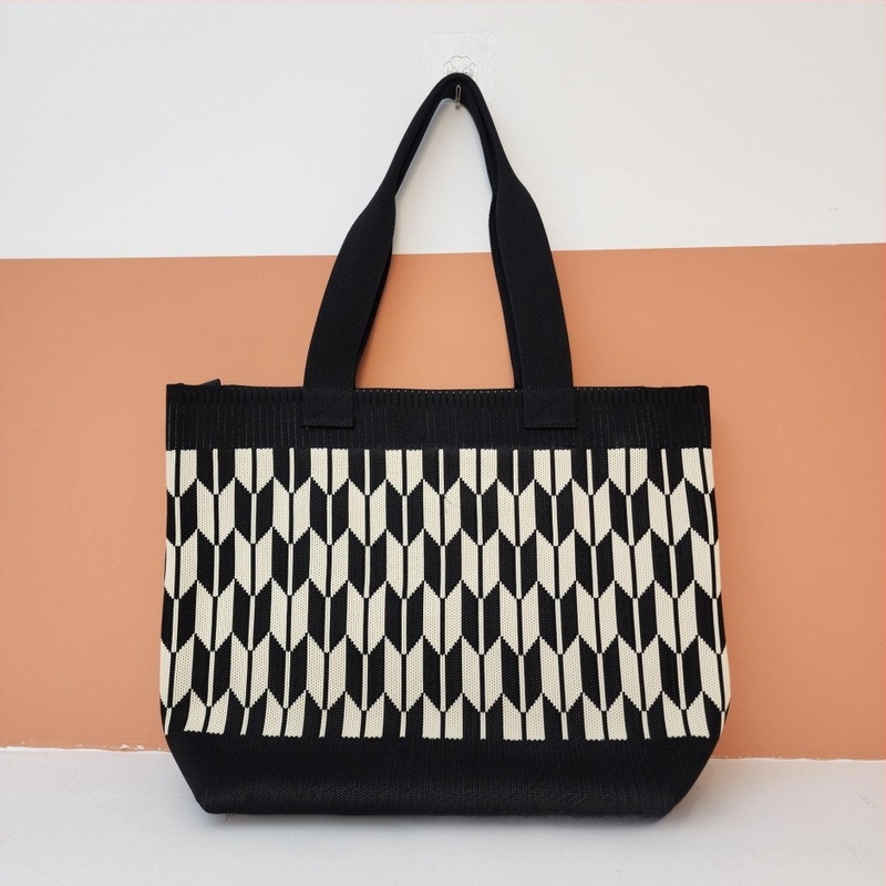 Чанта-кофа ZX — градски стил, полиестер, вертикална квадратна форма, затваряне с връзка, вътрешен джоб за телефон