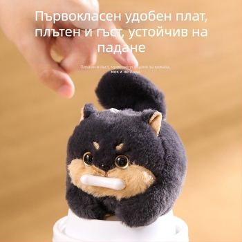 Сладко плюшено кученце Шиба Ину с трептене на опашката и движение при дърпане