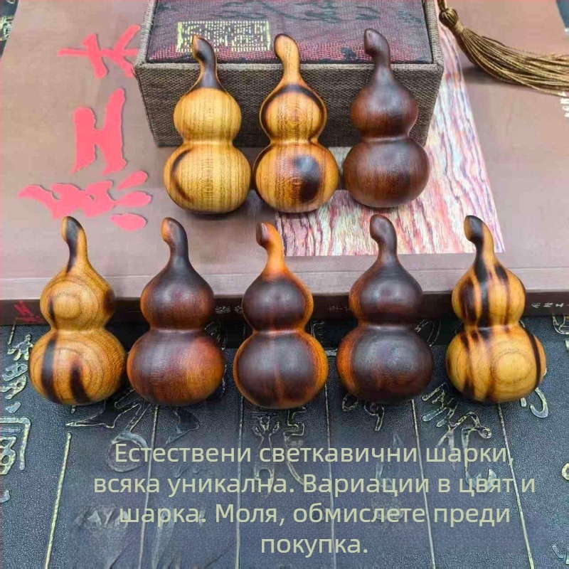 Ключодържател от прасковено дърво във форма на тиква