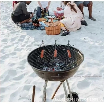 Барбекю грил от неръждаема стомана за трима души, със държач за наденици и шишчета
