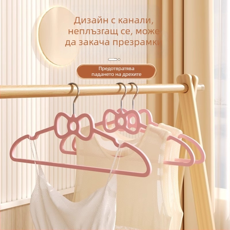 Розова пластмасова закачалка за дрехи с сърцевидна панделка - антихлъзгаща, подходяща за блузи, панталони и вратовръзки
