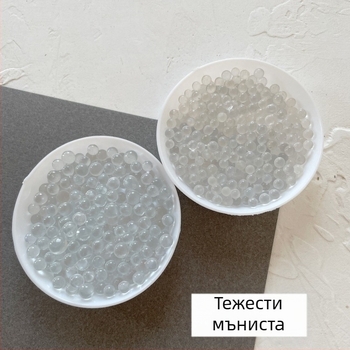 Ръчно плетено плюшено мече със стъклени мъниста за тегло