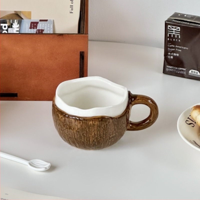 Керамична чаша с форма на кокос, 250 ml, за кафе, чай или млечен шейк — модерен минималистичен стил.
