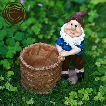 17 cm висока градинска гном-фигура с кошница, изработка от смола, декоративен елемент за рожден ден