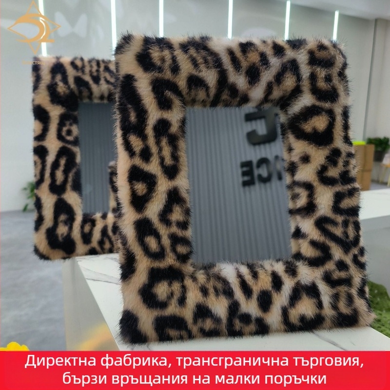 Десктоп огледало за грим, едностранно, покрито с плюшено велур на MDF дъска, леопардов принт, правоъгълна форма, дървен рамков дизайн