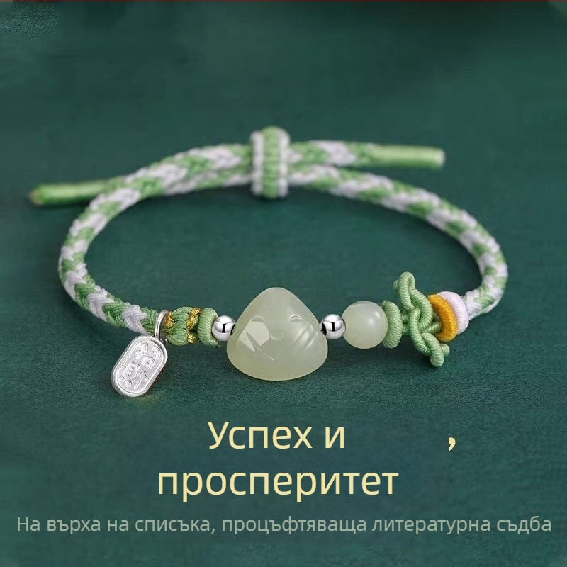 Ръчно плетена нефритова гривна за късмет при изпитите — подходящ подарък за ученици и студенти.