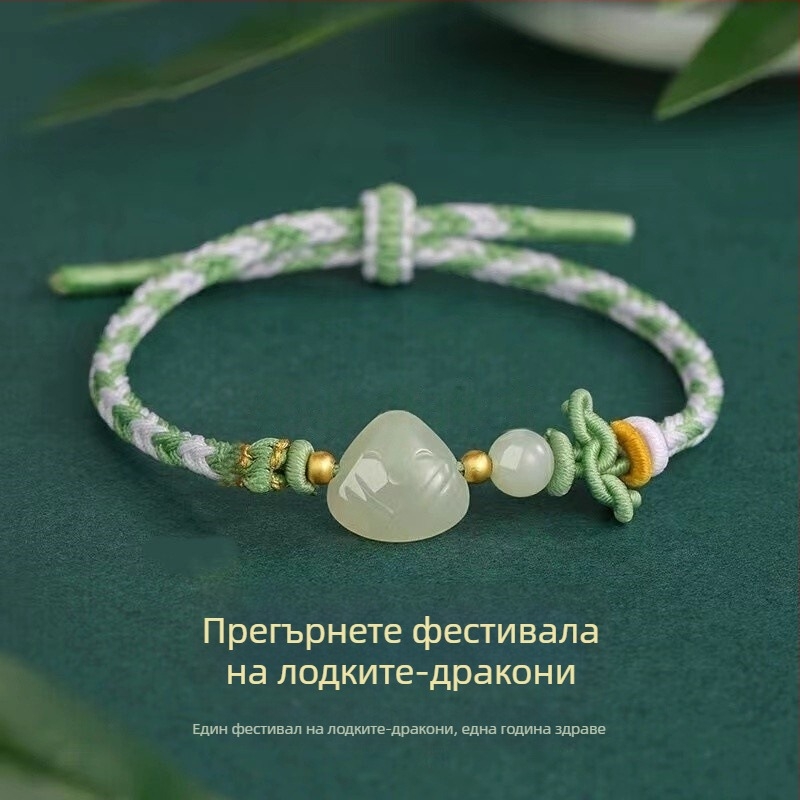 Ръчно плетена нефритова гривна за късмет при изпитите — подходящ подарък за ученици и студенти.