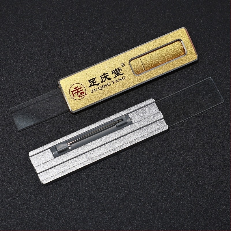 Значка за име от алуминиева сплав, метална служебна значка с щифт и магнитно сменяема карта