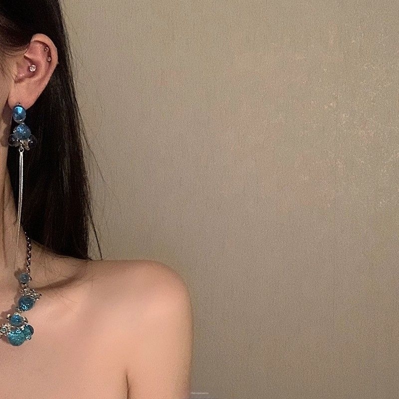 Колие с ледено синьо кристално цвете за жени, синджир до деколтето, деликатен луксозен дизайн, дължина 31–40 см, летен модел 2025