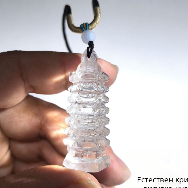 Природна бяла кристална кула, изработена от суров камък, декоративно изделие, което-symbolizira успех в изпитите и кариерното развитие
