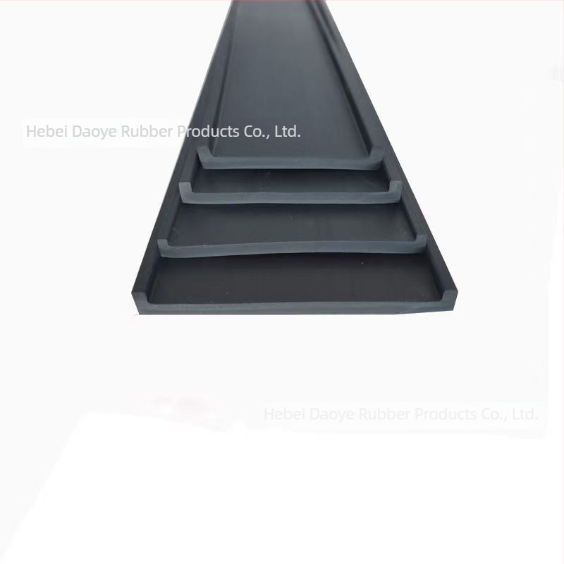 EPDM подложка за резервоар за гориво с уплътнителна лента, скоба, фиксираща лента, двойно U-образно кантоване и антиударна метална лента