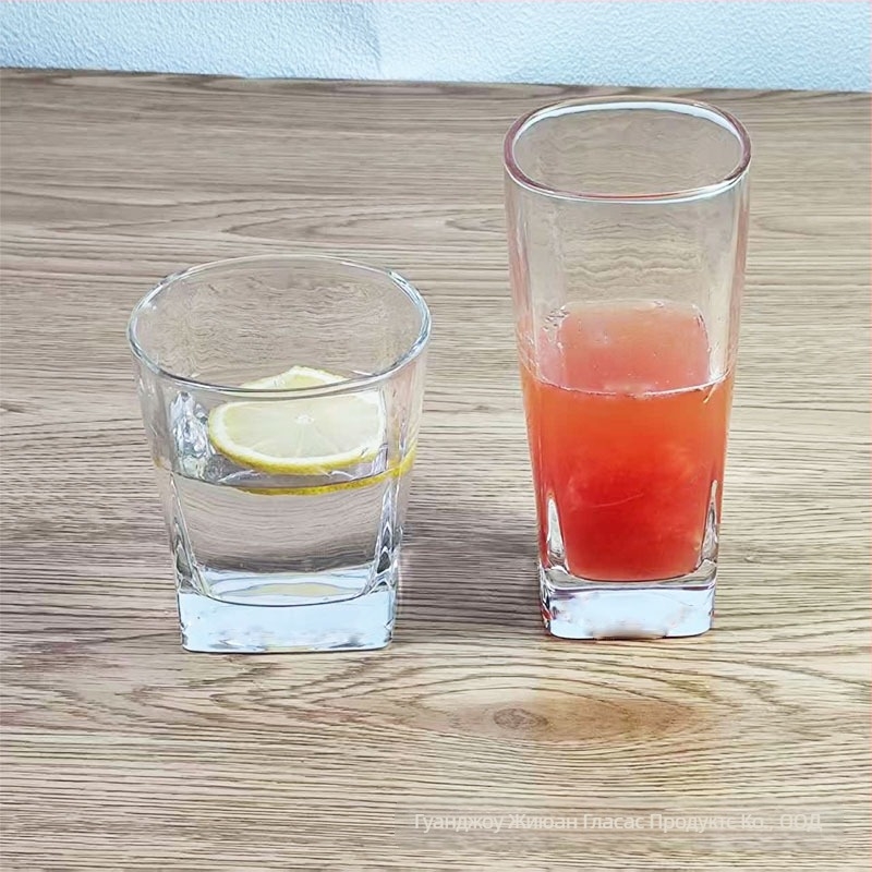 Удебелен квадратен стъклен съд, прозрачен за вода, сок, мляко, уиски и бира, 301–400 мл