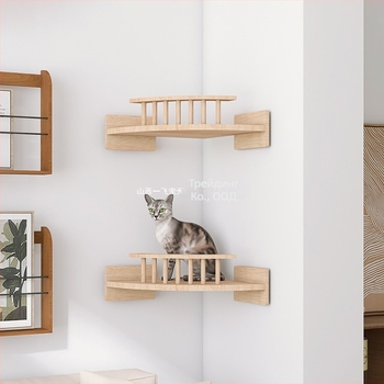 Стенно монтиран DIY котешки катерещ рафт с интегрирано котешко легло и зона за скачане.