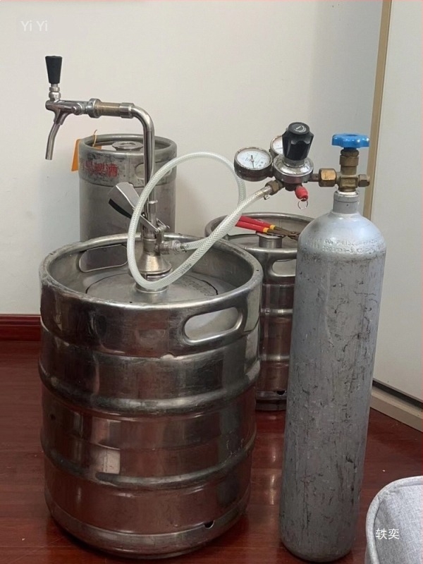 Устройство за разпределение на крафт бира на открито, CO2 малък газов цилиндър, кег за бира, двупосочен кран за намаляване на пяната