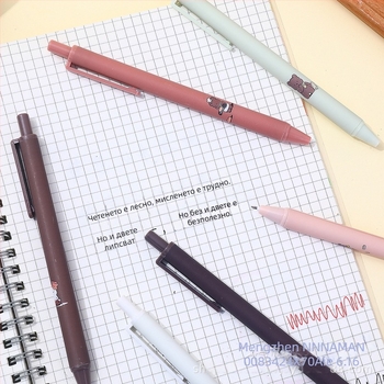 Mengzhen Карикатурно сладко хлебно мече — писалка за ученици с бързосъхнещо черно мастило, натисков механизм, карбоново покритие