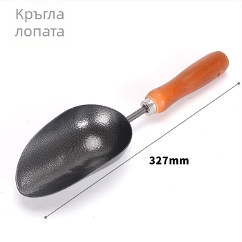 Комплект градинарски инструменти от три части: кръгла лопата, гребло и голяма лопата с дървена дръжка