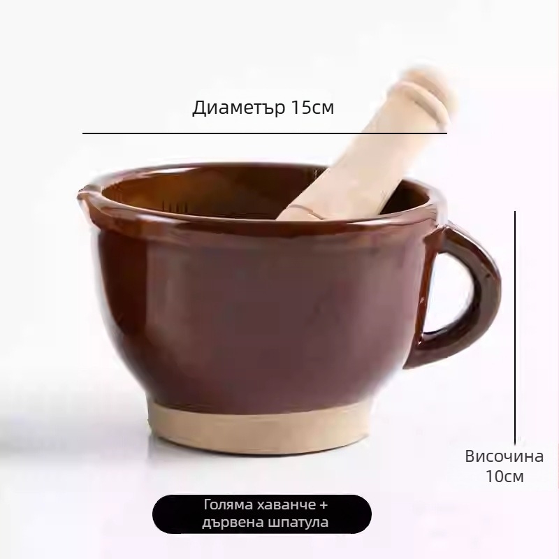 Старинна керамична ступка и пестик за смилане на люти чушки, мариновани яйца и чесън