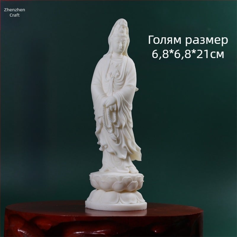 Статуя на Гуань Ин Бодхисатва на лотосов трон, държаща мъниста