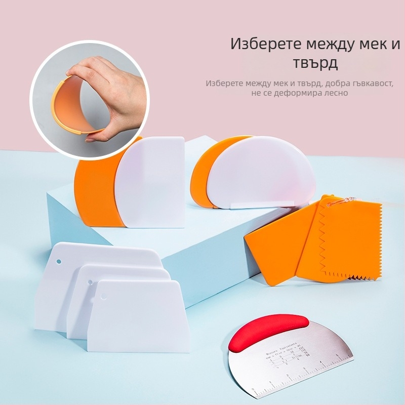Инструменти за печене от хранителна пластмаса: шпатула за крем и торти, нож за оризови ролки, мека шпатула с трапециевидна полукръгла форма.