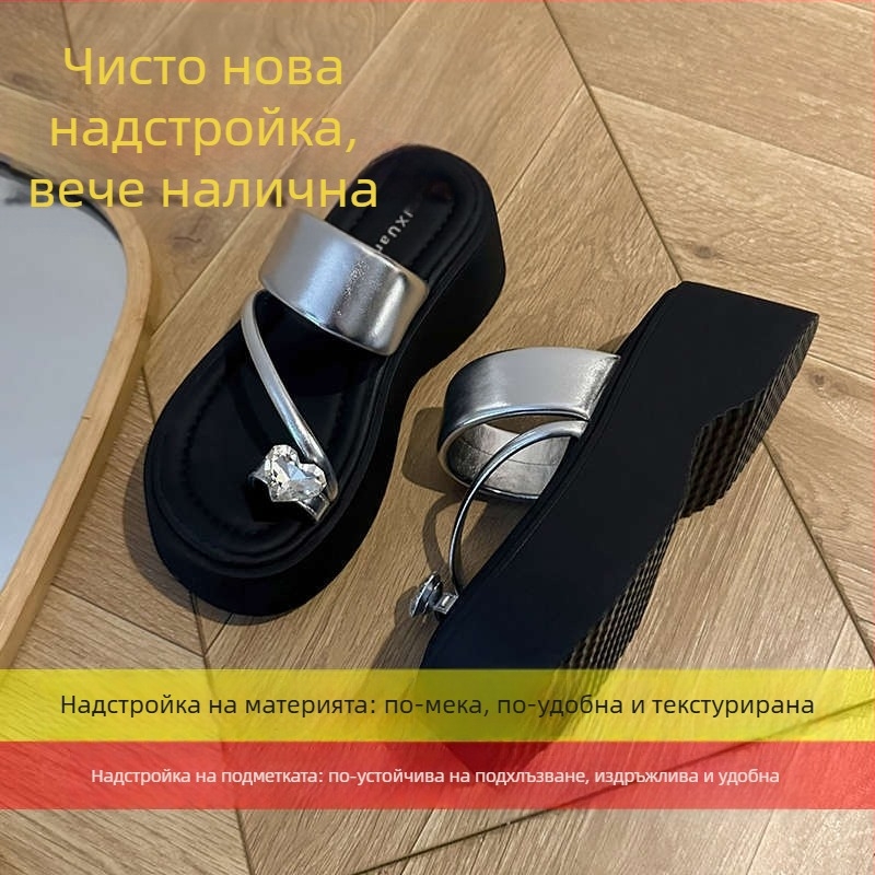 Сребърни дамски плажни сандали с дебела подметка и пръстен за пръста