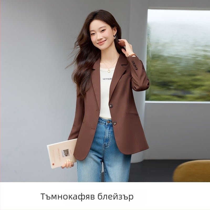 Светло лилаво дамско сако-костюм със стройна кройка за пролет и есен, елегантно ежедневие