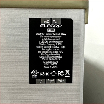 LED осветителен етикет, UL, FCC и RoHS сертифициран, черен фон с бял текст, бял PET, устойчив на високи температури и водоустойчив