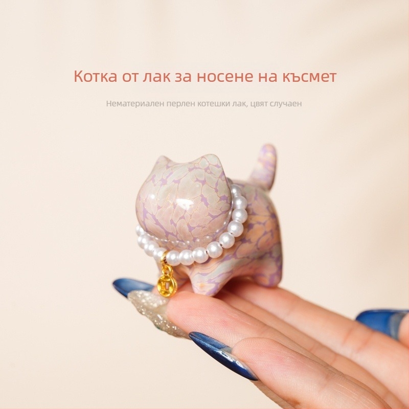 Цветна лакирана котка късмет, дървена манеки-неко декоративна фигура за маса и висулка за чанта, мил подарък