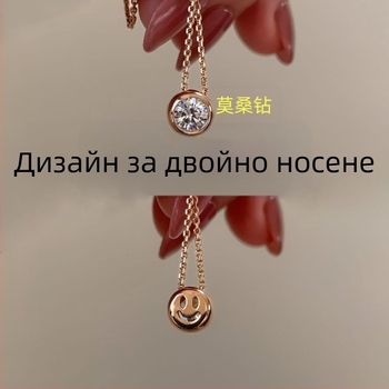 Колие от розово злато с висулка с усмихнато лице, минималистичен лукс, универсално за носене, стилно и елегантно