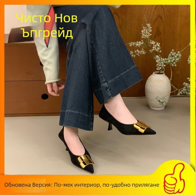 Обувки от велур с остър нос във френски стил за жени, черни, ретро елегантен силует, есенно-зимен сезон 2025.