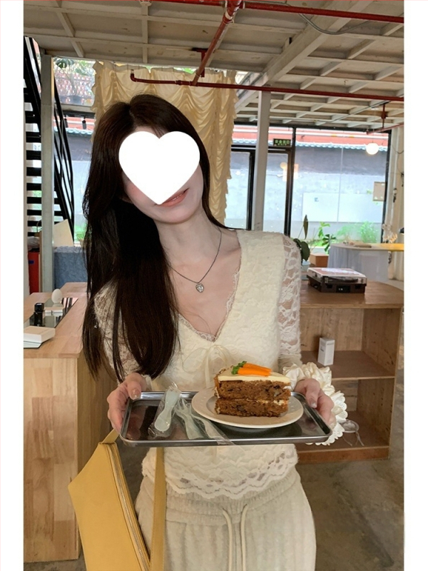 Naiste pitsiline V-kaelusega pikkade varrukatega T-särk tikandiga, viskoosi segu spandexi/nyloni seguga